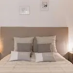 Apartment La Maison Fleurie By Halldis *