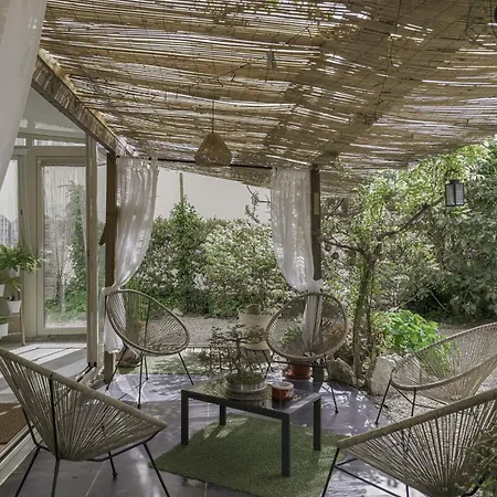 La Maison Fleurie Apartment *