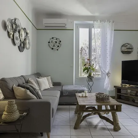 La Maison Fleurie By Halldis Apartament *