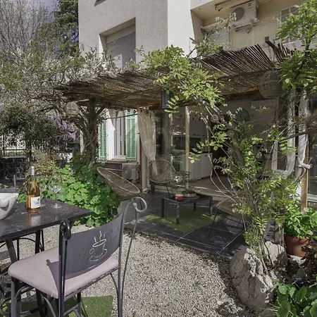 La Maison Fleurie By Halldis Apartament *