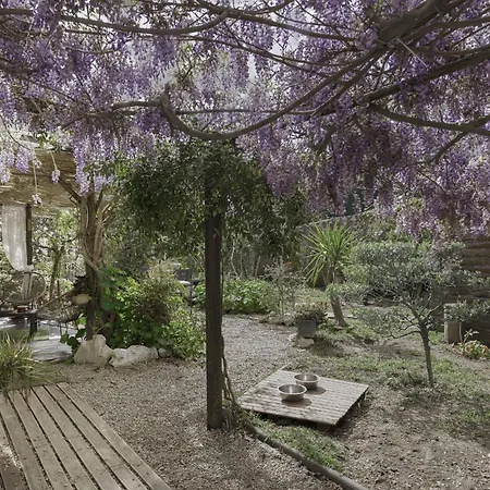 La Maison Fleurie By Halldis Apartament