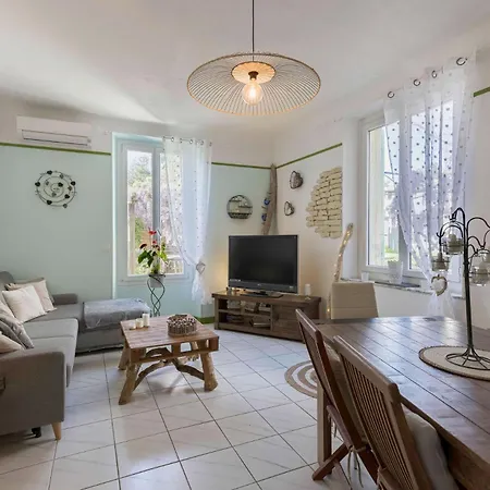 La Maison Fleurie By Halldis *