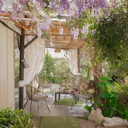 La Maison Fleurie By Halldis Apartment *