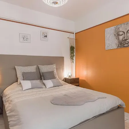 La Maison Fleurie By Halldis Apartment
