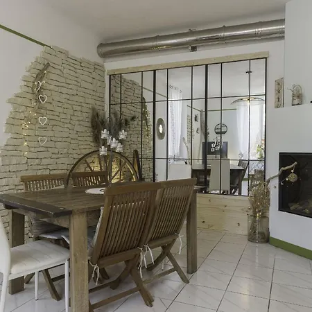 La Maison Fleurie By Halldis *